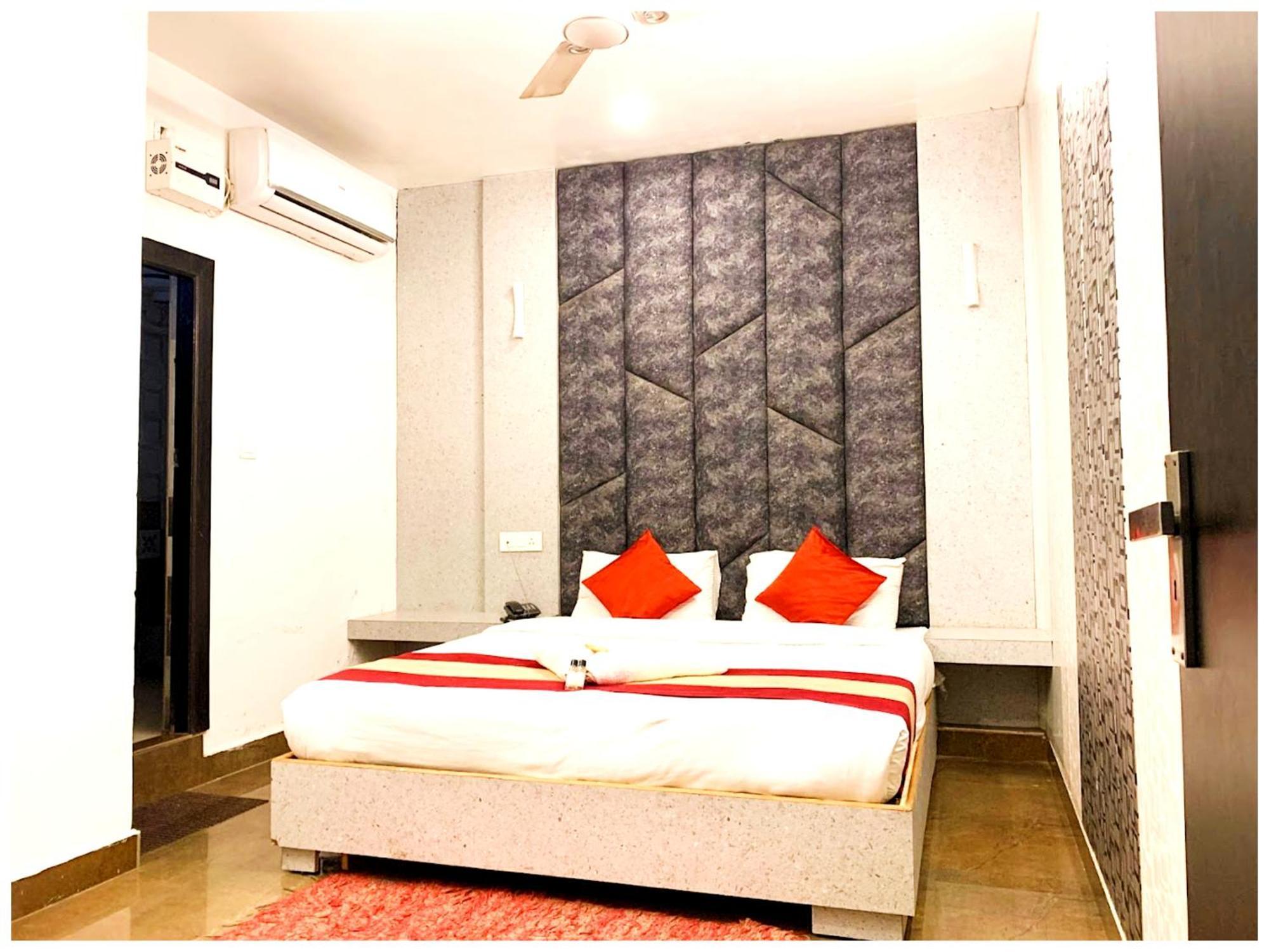 Grg Pardesi Hotel Haridwār Buitenkant foto