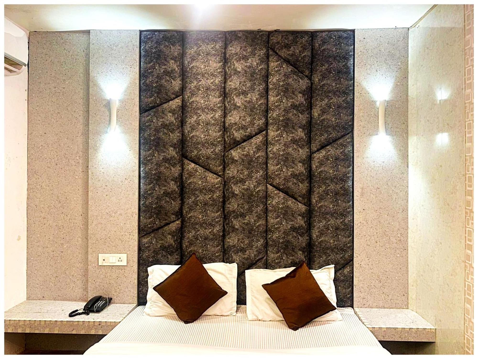 Grg Pardesi Hotel Haridwār Buitenkant foto