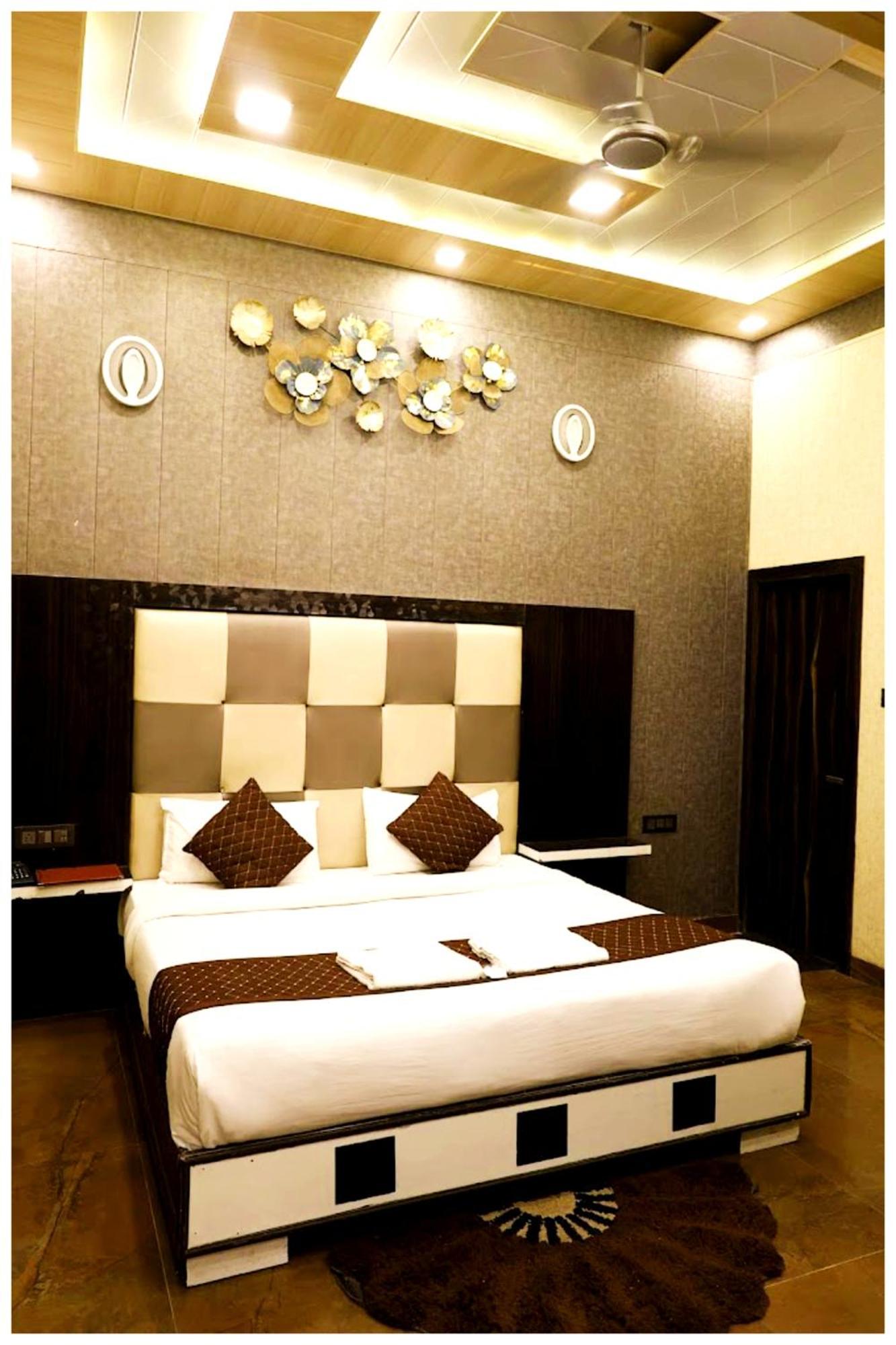 Grg Pardesi Hotel Haridwār Buitenkant foto