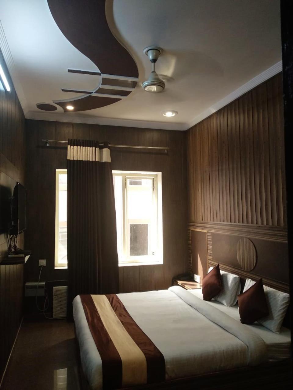 Grg Pardesi Hotel Haridwār Buitenkant foto
