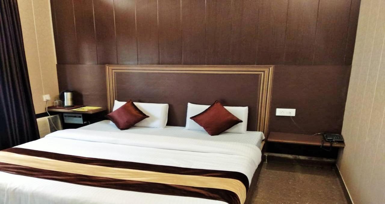 Grg Pardesi Hotel Haridwār Buitenkant foto