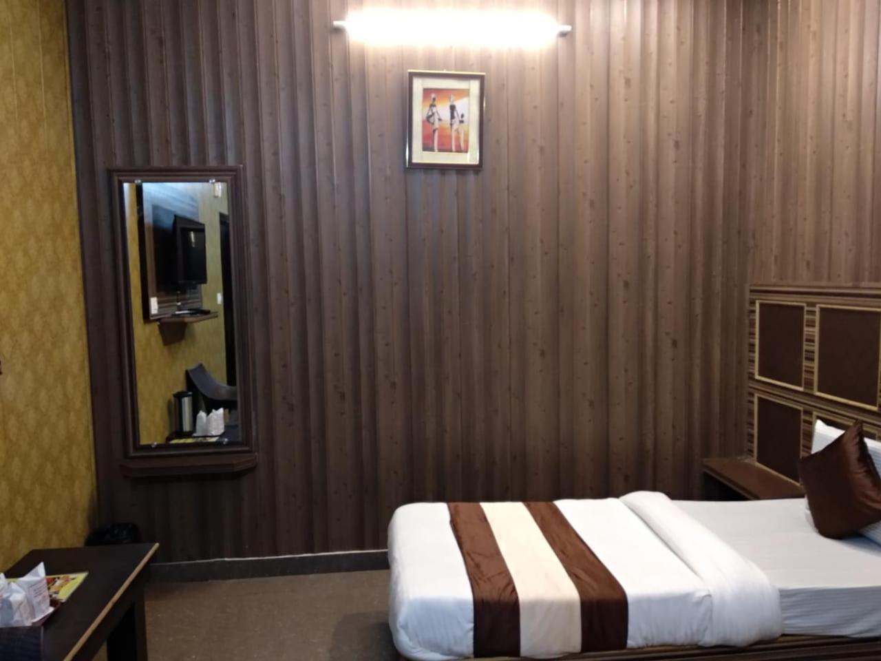 Grg Pardesi Hotel Haridwār Buitenkant foto